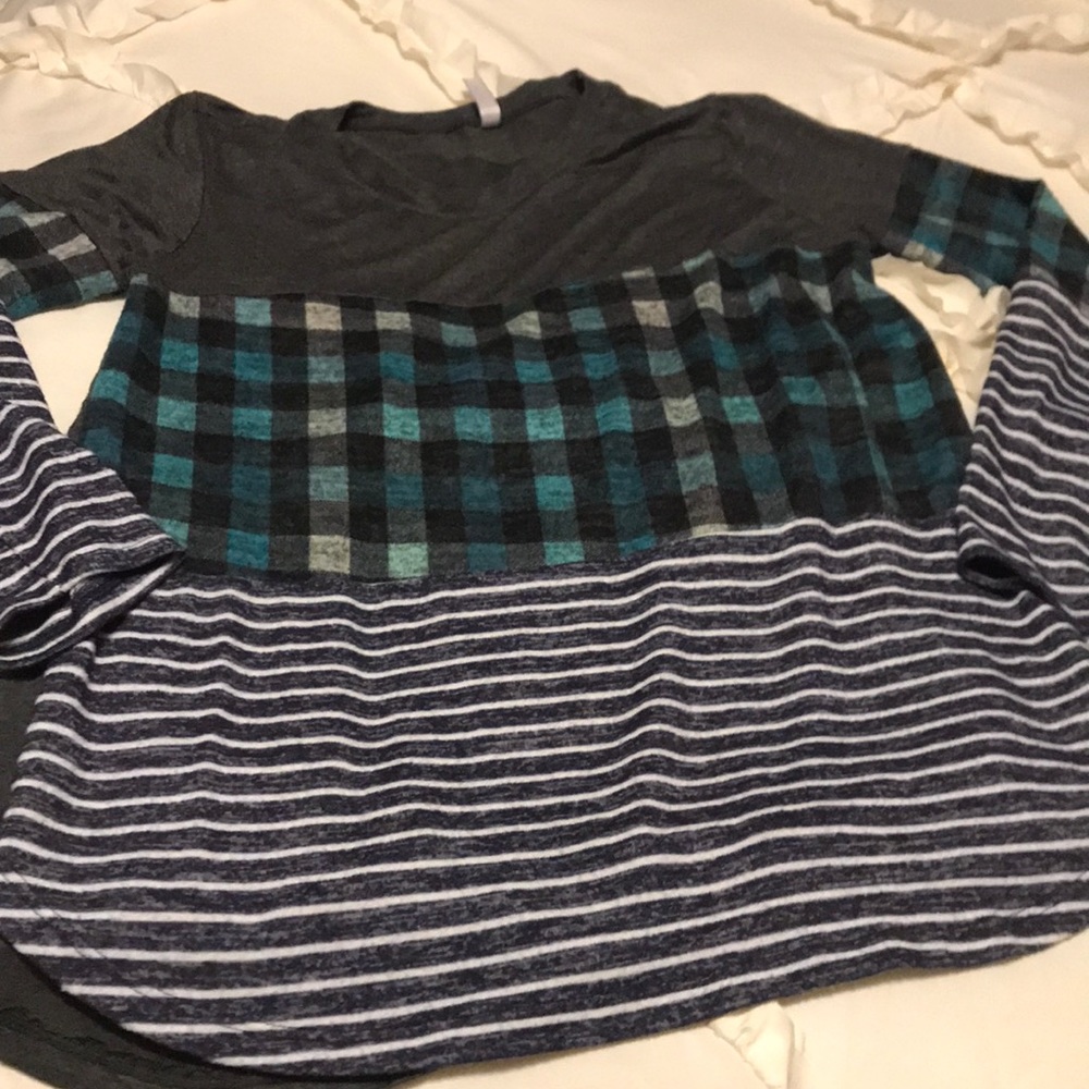Size XL gray/blue/green multi top by Celeste